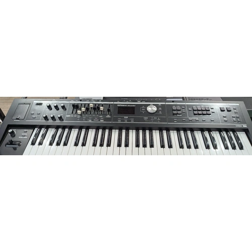 Roland V-Combo VR-09 Performance Keyboard – Piano, Organ & Synth
